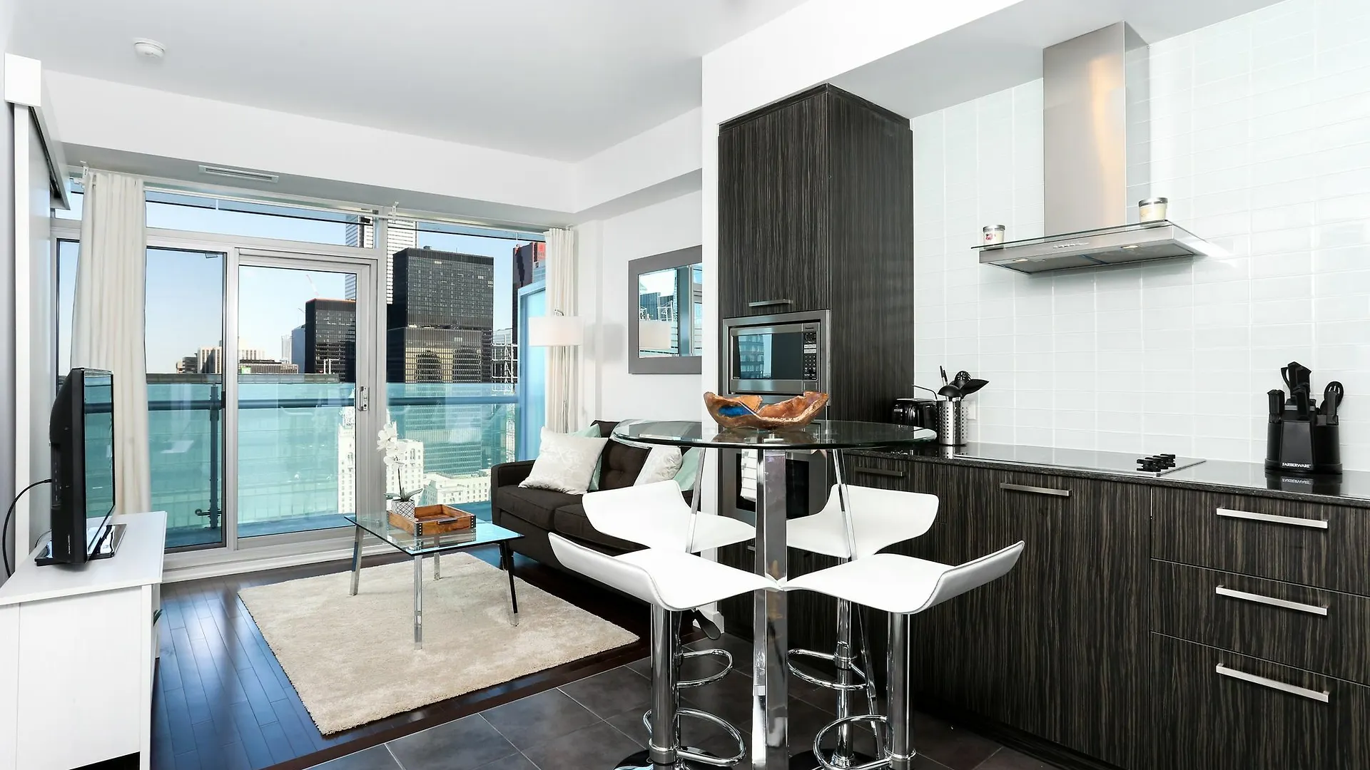 Mhs Suites - Incredible Cn Tower View Toronto Hotel