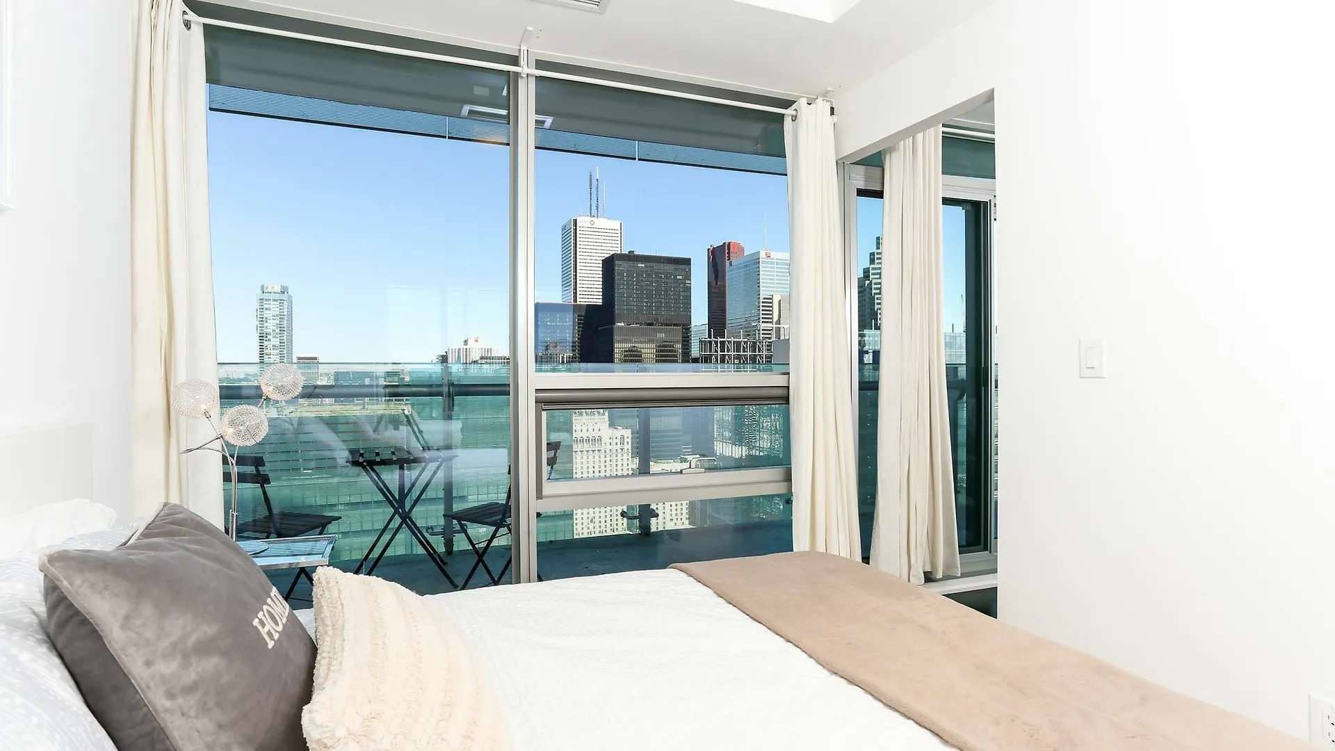 Mhs Suites - Incredible Cn Tower View Toronto
